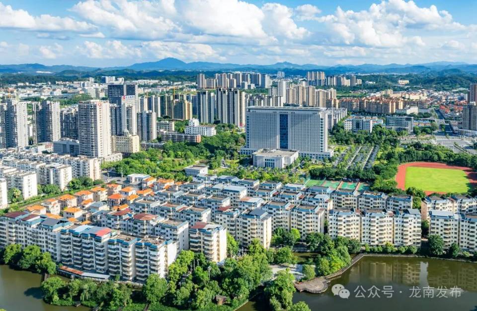 
龙南经济开发区：产业聚链成群，